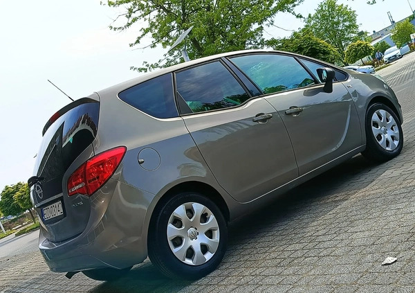 Opel Meriva cena 24700 przebieg: 111000, rok produkcji 2011 z Nieszawa małe 326